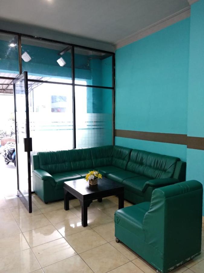 红多兹酒店-近棉兰尤基新邦拉雅购物中心2号 外观 照片