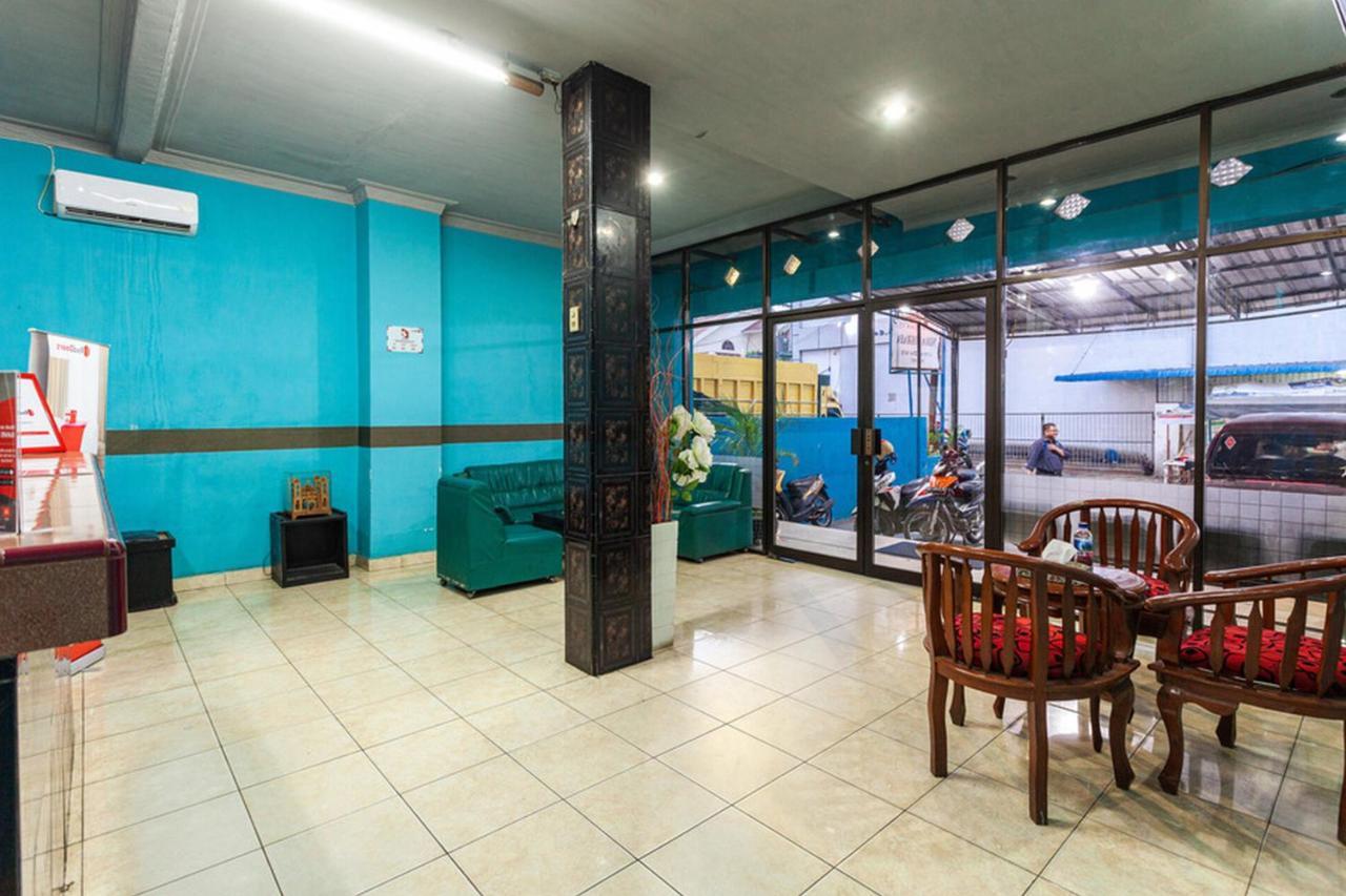 红多兹酒店-近棉兰尤基新邦拉雅购物中心2号 外观 照片